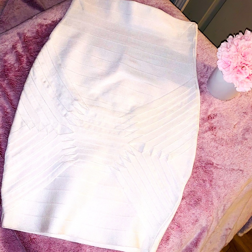 White curvy skirt